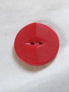 Vintage Ornate Red Plastic Button. - Picture 1 of 12