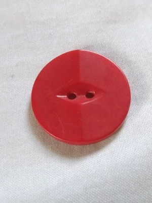 Vintage Ornate Red Plastic Button. - Image 1 of 4