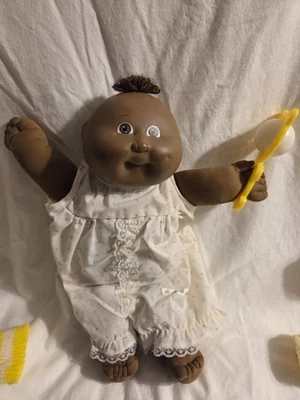 Parche de repollo afroamericano bebé de colección con pelo, ropa y accesorios Foto 1 de 4