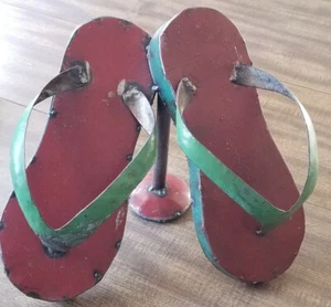 "Aaron Jackson" Metall Flip Flops Pop Art Skulptur - Think Outside - Weinhalter - Bild 1 von 6