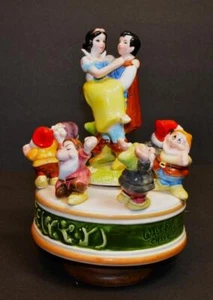 DISNEY CHARACTERS SCHMID Japan SNOW WHITE & 7 DWARFS Rotating Music Box #253 LE - Picture 1 of 4