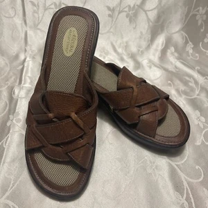 NEW ~ Natural Reflections Brown Pebbled Leather Braided Wedge Clog Sandals Sz 10 - Picture 1 of 10