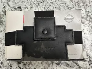 2011 Nissan Versa Owners Manual Book With DVD - Picture 1 of 8