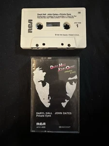 Daryl Hall & John Oates - Private Eyes (1981) Music Cassette - Foto 1 di 2