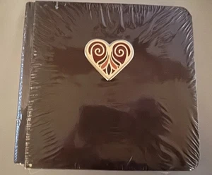 CREATIVE MEMORIES Plum With Heart 7x7 FLEX HINGE SCRAPBOOKING ALBUM - Picture 1 of 1