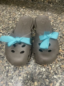 Crocs Women’s Bow Sandals. Brown Size 8 - Bild 1 von 9