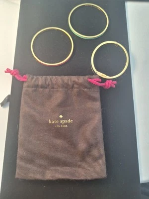 Brazaletes Kate Spade Hot To Trot Sweeten The Deal y esmalte azul verdadero Foto 1 de 4