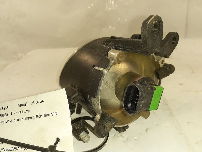 Driver Corner/Park Light Fog-driving In Bumper Sedan Fits 04-05 AUDI S4 1896252 - Image 1 of 4