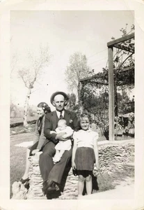 VTG Photo Beautiful Family Cousins & Daughters Men Women Children Kids Love - Picture 1 of 2
