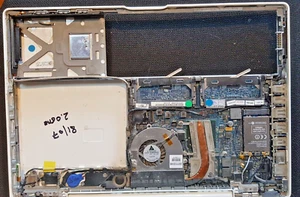 APPLE MACBOOK 13 A1181 POŁOWA 2007 PŁYTA LOGICZNA 2,0 GHz w dolnej obudowie 820-2279-a - Zdjęcie 1 z 3