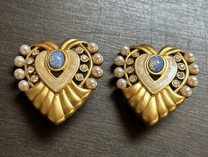 Orecchini Vintage Avon Elizabeth Taylor Cuore Hollywood Clip On Smalto Finta Perla - Foto 1 di 6