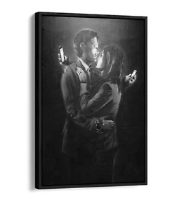 BANKSY MOBILE LOVERS - FLOAT-EFFEKT LEINWANDKUNST BILDDRUCK - SCHWARZ & WEISS - Bild 1 von 12