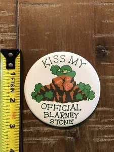 Vintage Button Pin Kiss My Official Blarney Stone Dublin Ireland St Patricks - Picture 1 of 2