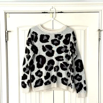 Suéter Para Mujer H&M Dividido Blanco, Gris y Negro Estampado Leopardo Talla M Foto 1 de 4