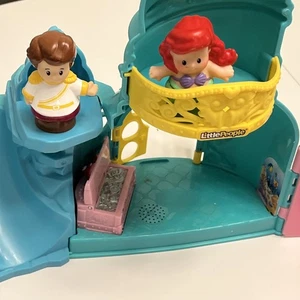 Fisher-Price Disney Little People Mermaid ARIEL CASTLE Juego con Príncipe y Ariel - Imagen 1 de 20