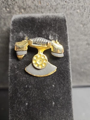 Broche de teléfono giratorio vintage tono dorado esmalte gris pin de teléfono retro 0,57 oz Foto 1 de 3