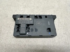H502183 2001-07 Módulo de control de puerta delantera derecha mercedes c230 c240 c320 203820562 - Imagen 1 de 5