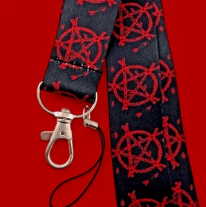 CORDÓN PENTAGRAMA ROJO NEGRO Wicca Pagana Bruja Gótica Cuello Correa Llavero ID 2Z - Imagen 1 de 4