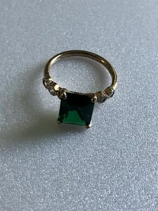 Sterling Silver Ring With An Emerald Cut Green Gemstone Sz 6 - Picture 1 of 6