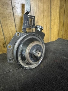 01-07 Chevy Silverado Gmc 2500 3500 6.6L Power Steering Pump Assembly - Picture 1 of 4