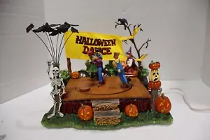 DEPT 56 VILLAGGIO DELLA NEVE HALLOWEEN "DANZA DI HALLOWEEN" #55189 FUNZIONA DANNEGGIATO - Foto 1 di 12
