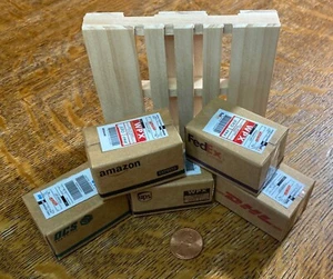 5 Mini Cajas de Entrega Miniatura Deluxe 1:12 Envío Express Etiquetas de Palet de Madera - Imagen 1 de 15