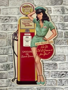 Blechschild Betties Service Station Geprägt  Betties Service Pin-Up Zapfsäule... - Bild 1 von 4