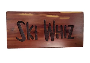 Placa de letrero hecha a mano rústica de cedro rojo moto de nieve Ski Whiz de madera grabada - Imagen 1 de 9