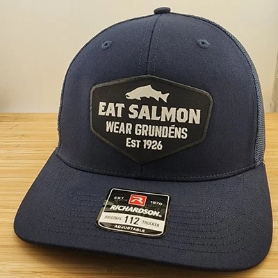 Gorra Grundens Trucker, Gorra Azul Marino, Parche COMER SALMON WEAR GRUNDENS, Snapback ⚓ Foto 1 de 4