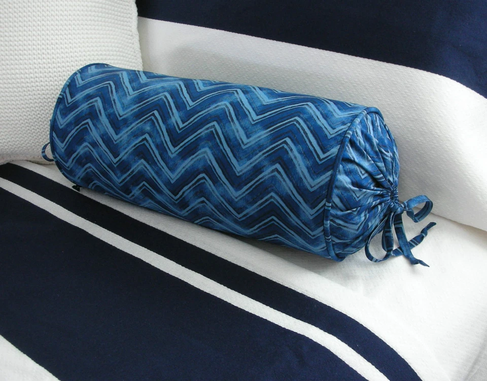 NUEVO Personalizado Ralph Lauren Indigo Moderno Espiga Cuello Almohada Cuello Rollo Foto 1 de 1