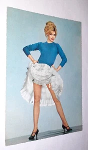 Alte AK Brigitte Bardot Postkarte Photo Sam Levin Vintage Mode Frisur (B90) - Bild 1 von 2