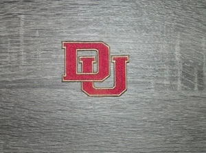 University of Denver Pioneers College ricamato ferro su toppa 2,5" x 2,5" - Foto 1 di 2
