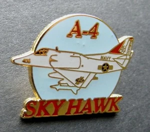 US NAVY USN USMC DOUGLAS SKYHAWK SKY HAWK A-4 ATTACK AIRCRAFT LAPEL PIN BADGE 1" - Picture 1 of 2