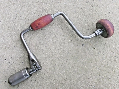 ANCIEN VILEBREQUIN A CLIQUET SNCF - LE VOLVON - OUTIL DE MENUISIER BOIS - - Photo 1/4