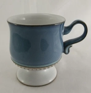 Denby Langley Venedig grüne Tassen mit Fuß Becher Steinzeug 6 Unzen - Bild 1 von 5