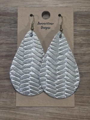 Pendientes de lágrima de cuero GENUINO metálicos dorados cola de pez cuero Foto 1 de 2