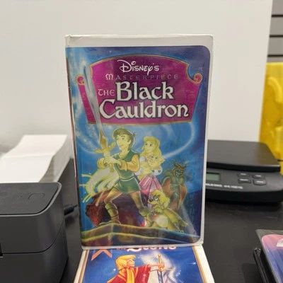 Colección Obra Maestra Walt Disney - El Caldero Negro VHS Clamshell Foto 1 de 2