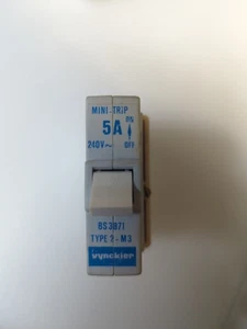 Vynckier 5 AMP CURVE B 3kA MCB CIRCUIT BREAKER MINI TRIP Type 2 M3 With Base - Picture 1 of 4