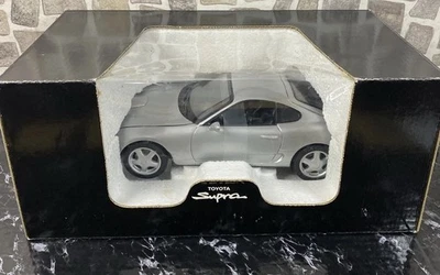 Toyota Supra Silver LHD 7014S 1:18 Kyosho Foto 1 de 4