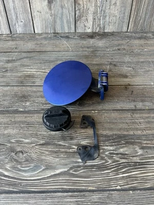 03 -08 Nissan 350z Fuel Door Gas Door  Lid Lock Latch Actuator Cap Mount - Image 1 of 2