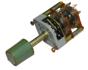 Rotary switch 9-way for radio receiver EKD 300 RFT DDR [24]8 - Zdjęcie 1 z 8