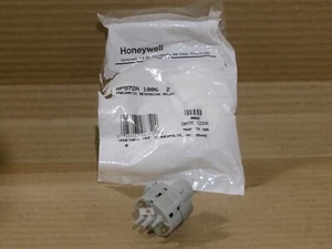 NEW HONEYWELL RP972A 1006 2 PNEUMATIC REVERSING RELAY AK - Picture 1 of 2