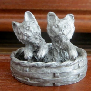 Vintage Zwei Kätzchen im Korb Zinn Spooniques 1982 Figur Miniatur - Bild 1 von 5