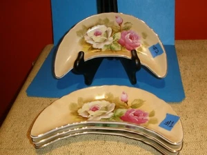 1 Plato Hueso Forma Media Luna Lefton Baratija Caramelo Nueces Rosas y Blancas Usado en Excelente Condición - Imagen 1 de 5