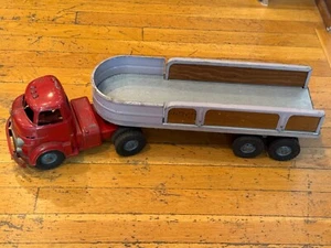 Remolque tractor Wyandotte vintage de plataforma plana con lados de madera de acero prensado - Imagen 1 de 17