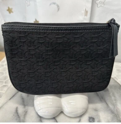 Bolsa de maquillaje DKNY negra  Foto 1 de 2
