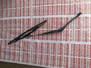 Fits TOYOTA CELICA GT WIPER ARM & BLADE LEFT FRONT 1985 - Picture 1 of 5