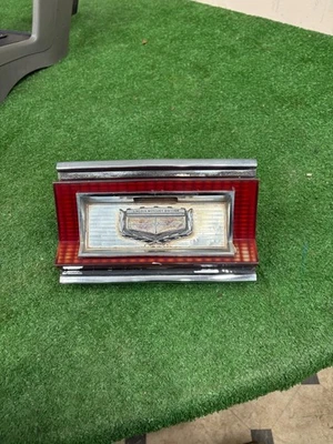 1969 69 1970 70 Mercury Cougar tapa puerta combustible emblema XR7 eliminador fabricante original Foto 1 de 4