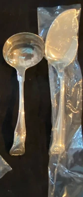 JUEGO DE 2 SERVIDORES KIRK KING PLATA ESTERLINA SIN MONOGRAMA GRAN FORMA GELATINA Y SALSA Foto 1 de 2