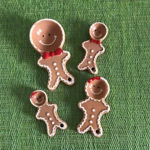TEMPTATIONS by Tara Gingerbread Men Holiday Measuring Spoons NO SLEIGH - Picture 1 of 4